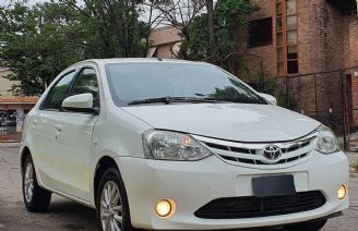 Toyota Etios Usado en Córdoba Financiado
