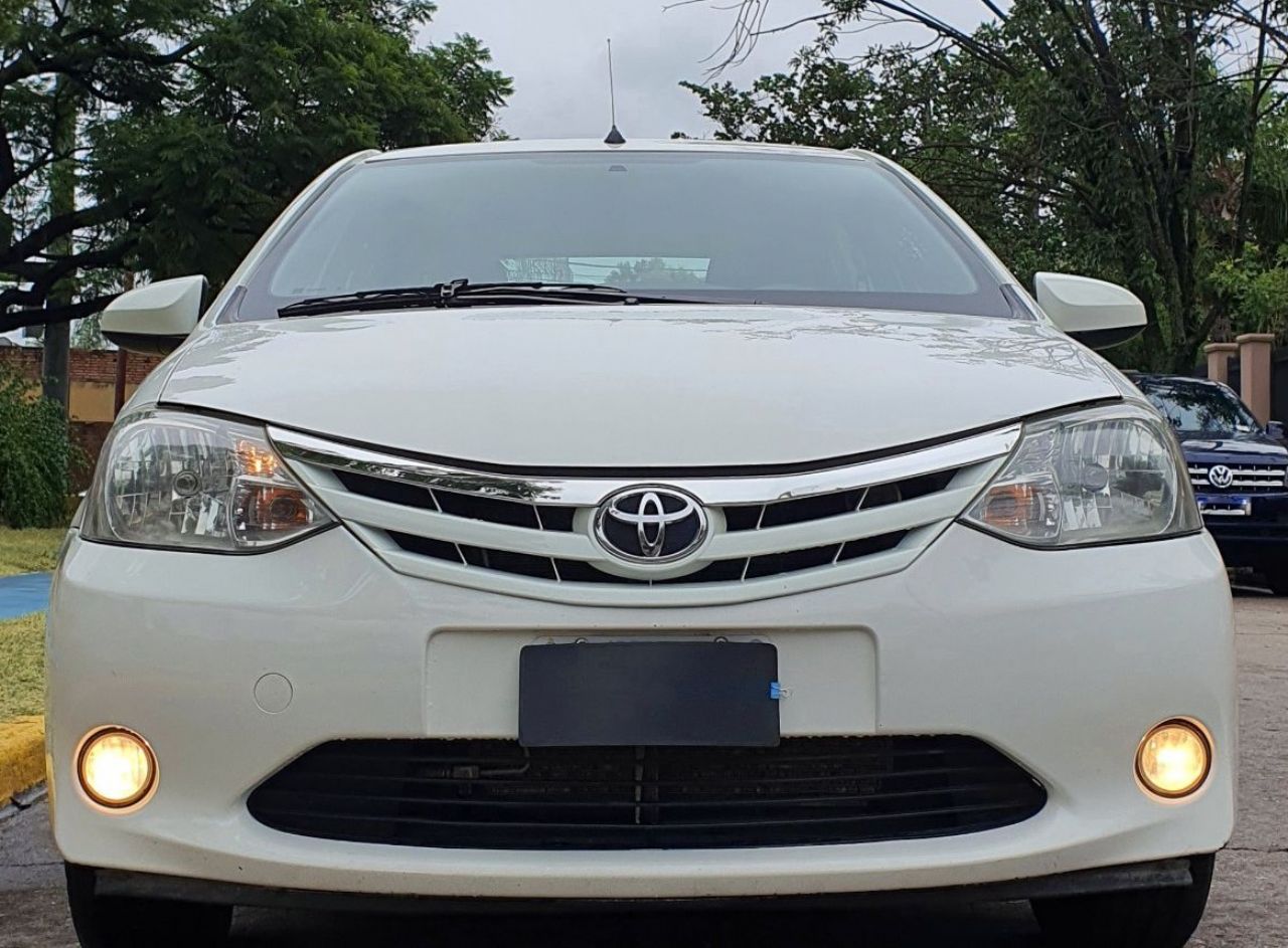 Toyota Etios Usado Financiado en Córdoba, deRuedas