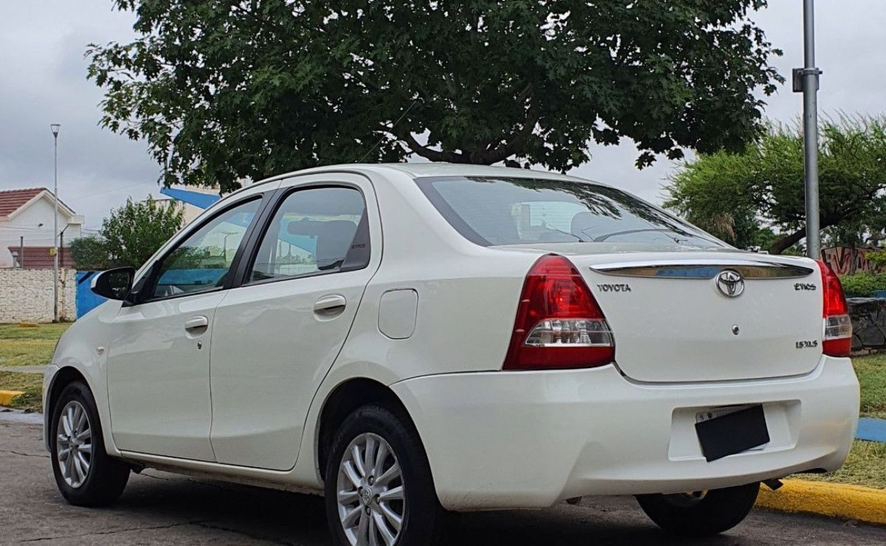 Toyota Etios Usado Financiado en Córdoba, deRuedas