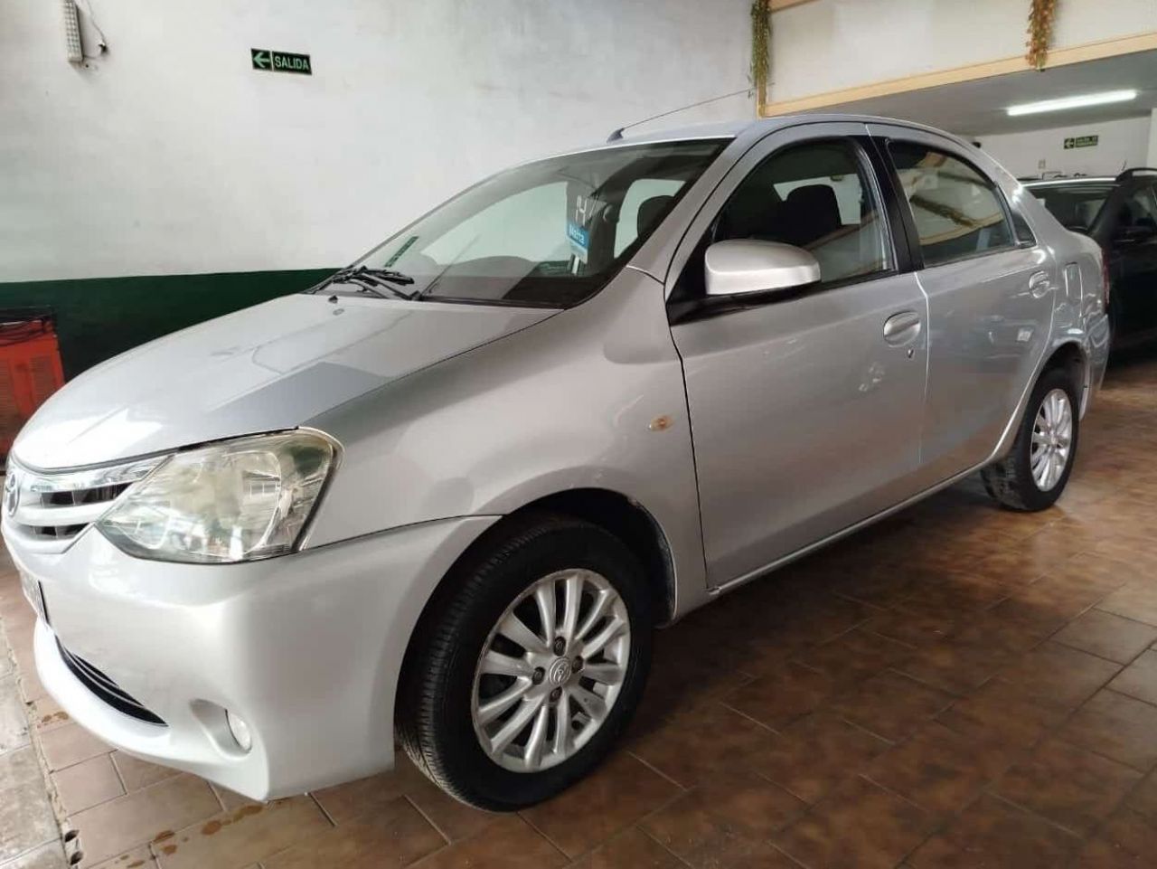 Toyota Etios Usado en Córdoba, deRuedas