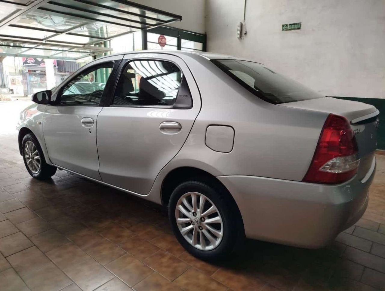 Toyota Etios Usado en Córdoba, deRuedas