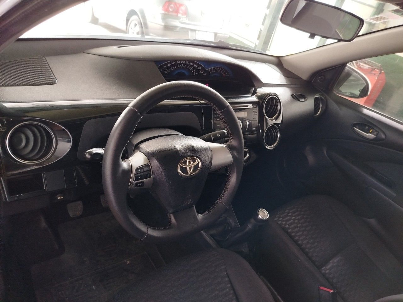 Toyota Etios Usado en Córdoba, deRuedas