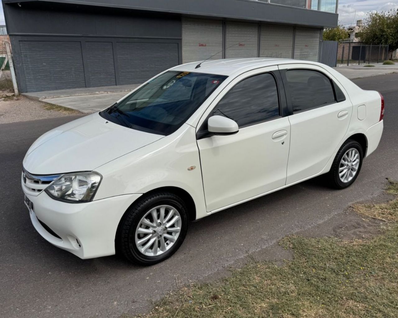 Toyota Etios Usado Financiado en San Juan, deRuedas