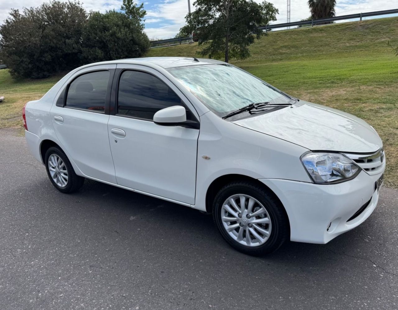 Toyota Etios Usado Financiado en San Juan, deRuedas