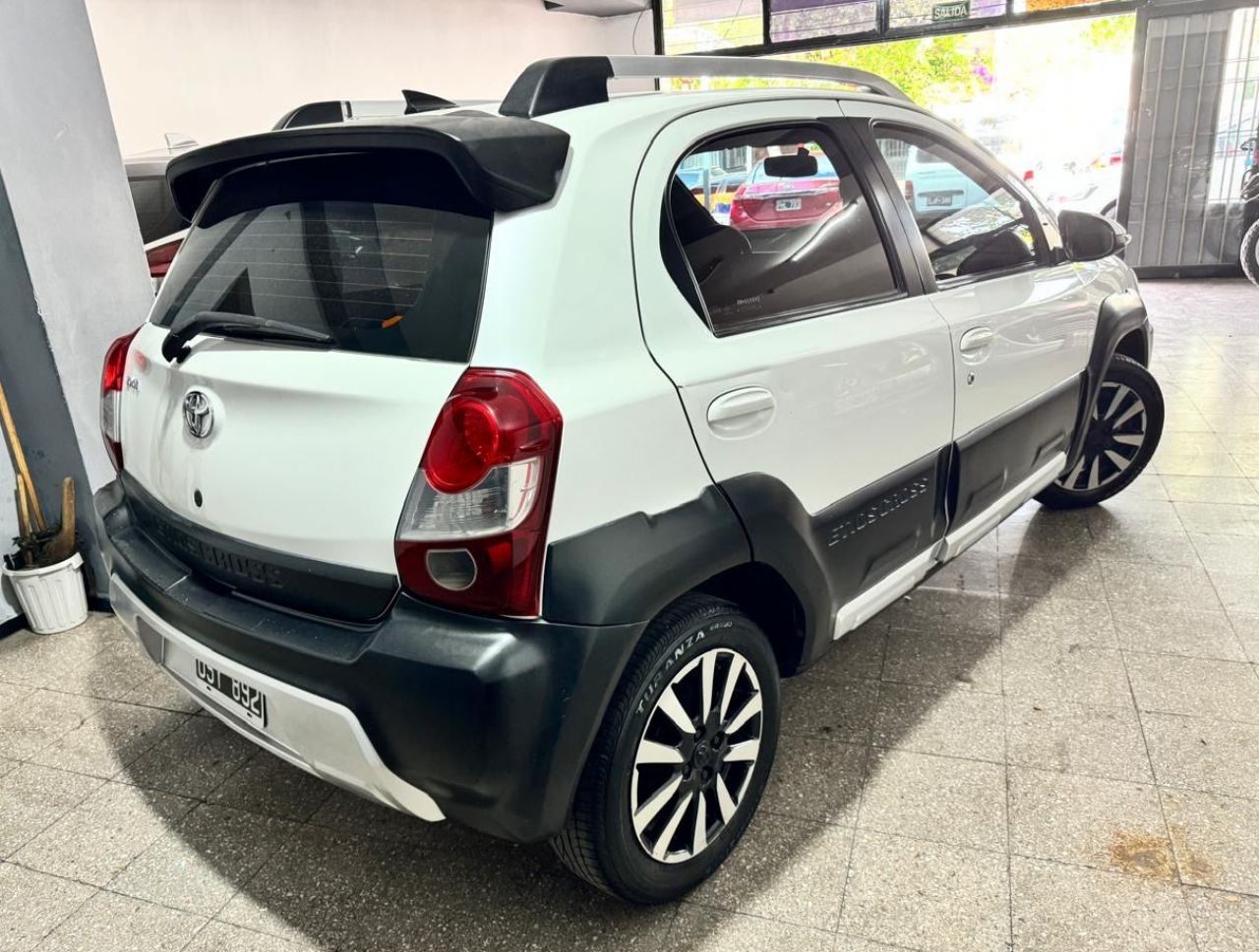 Toyota Etios Usado Financiado en Mendoza, deRuedas