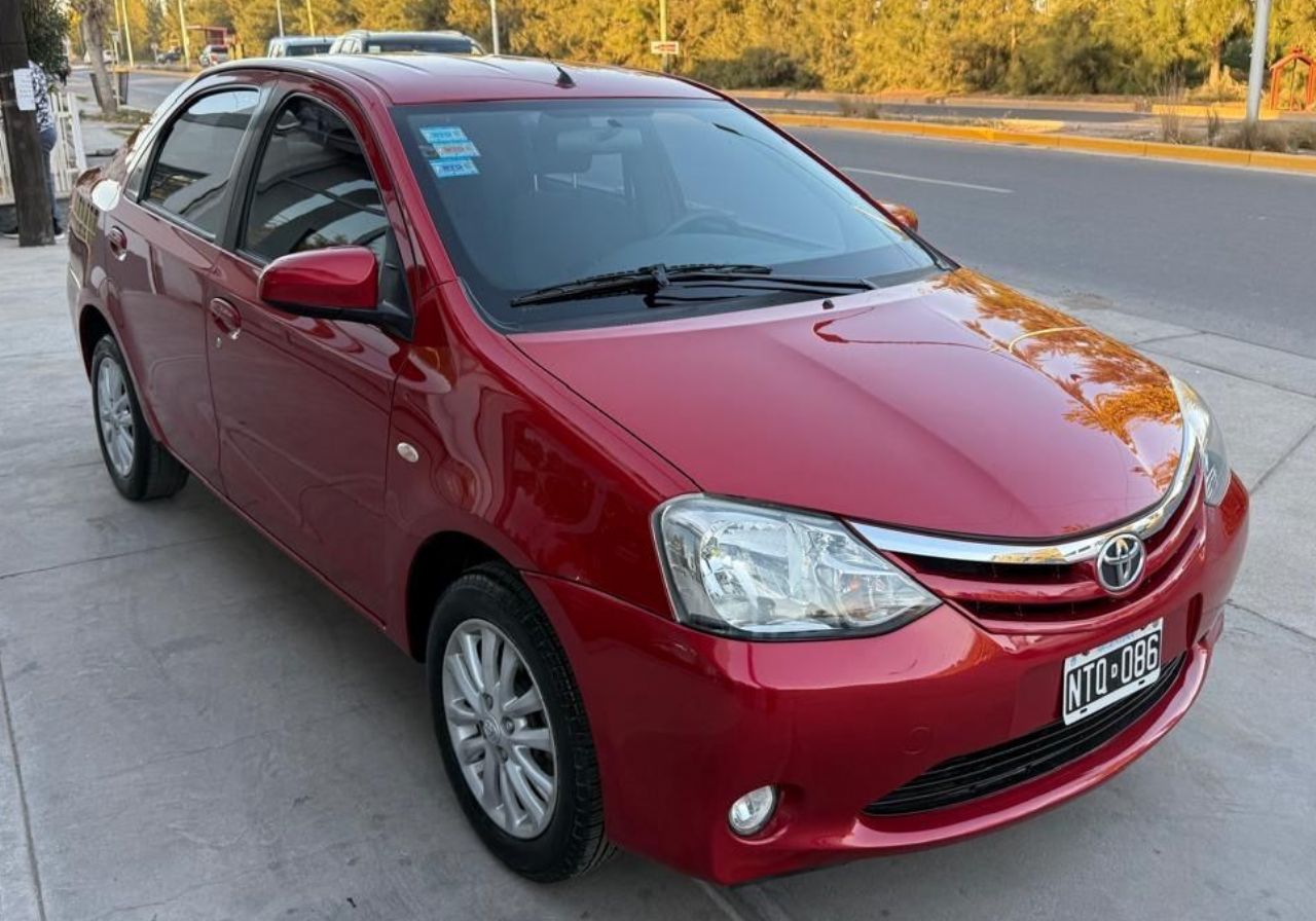 Toyota Etios Usado en Mendoza, deRuedas