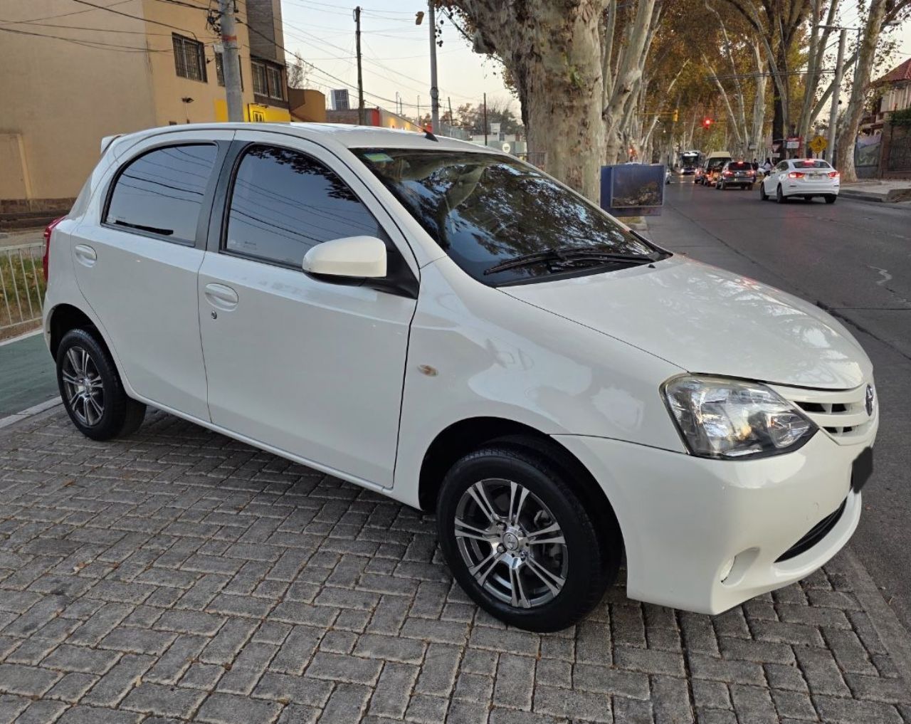 Toyota Etios Usado en Mendoza, deRuedas