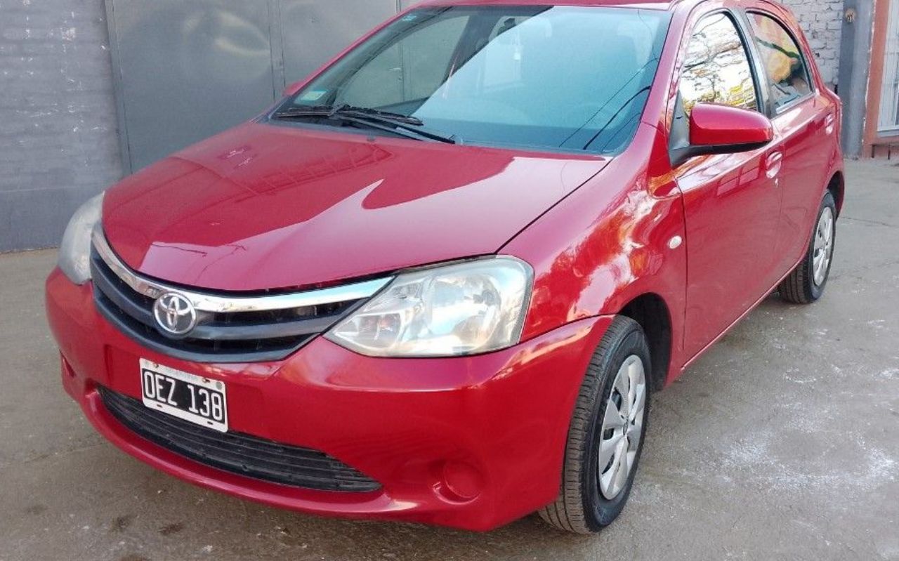 Toyota Etios Usado en Mendoza, deRuedas