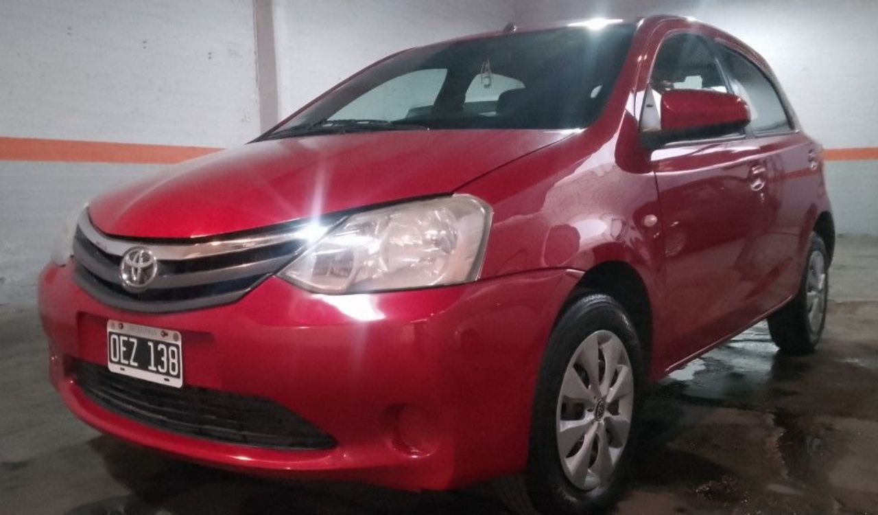 Toyota Etios Usado en Mendoza, deRuedas
