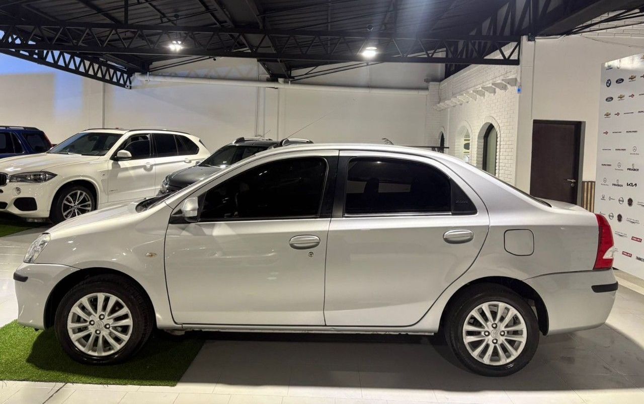 Toyota Etios Usado en Mendoza, deRuedas