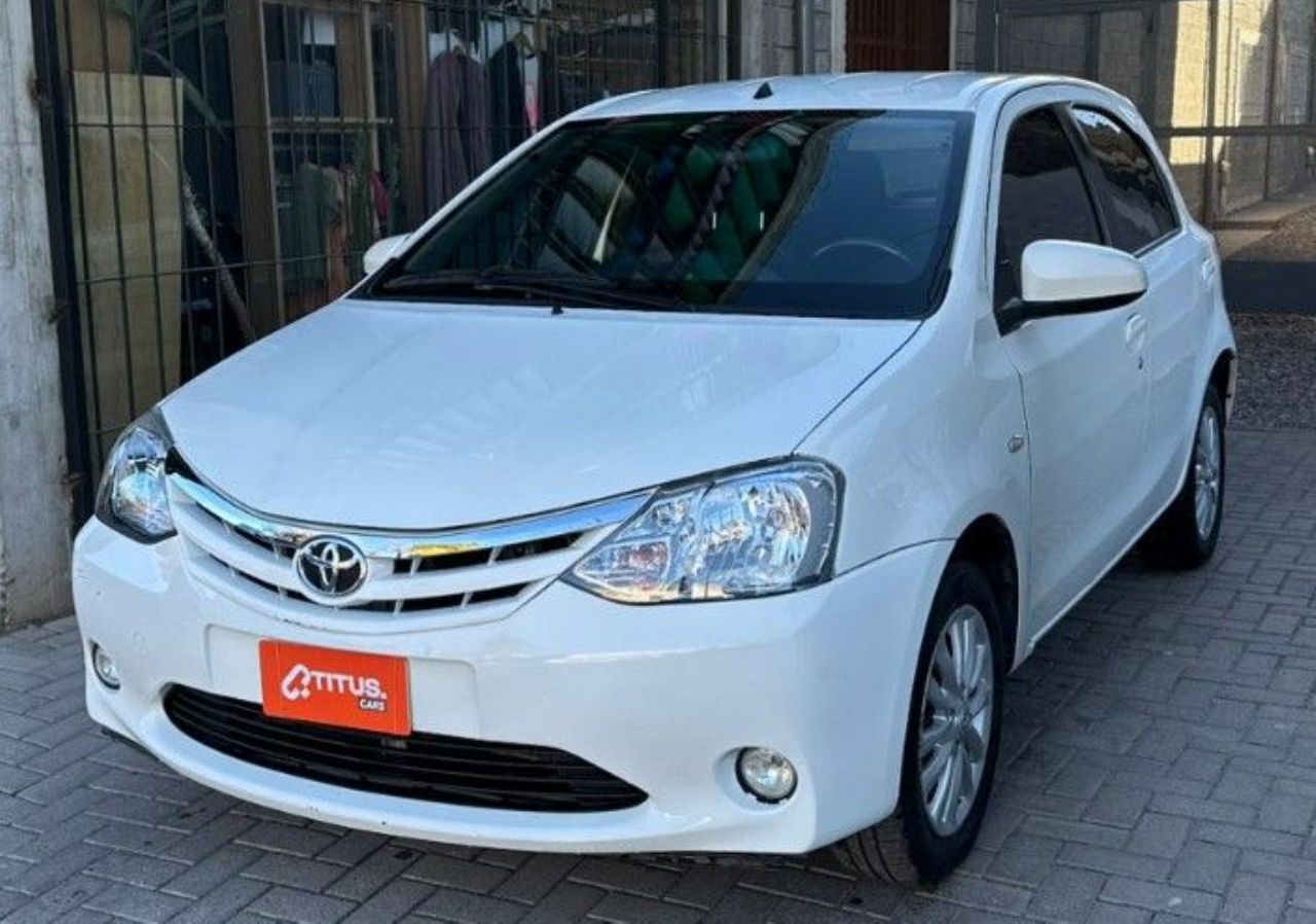 Toyota Etios Usado en Córdoba, deRuedas