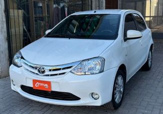 Toyota Etios Usado en Córdoba Financiado