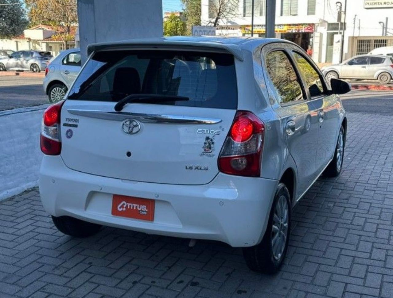Toyota Etios Usado en Córdoba, deRuedas