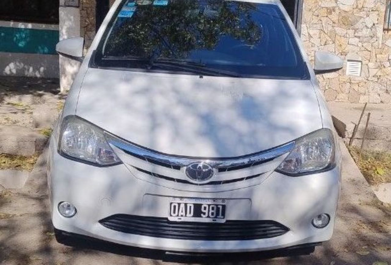 Toyota Etios Usado en Mendoza, deRuedas