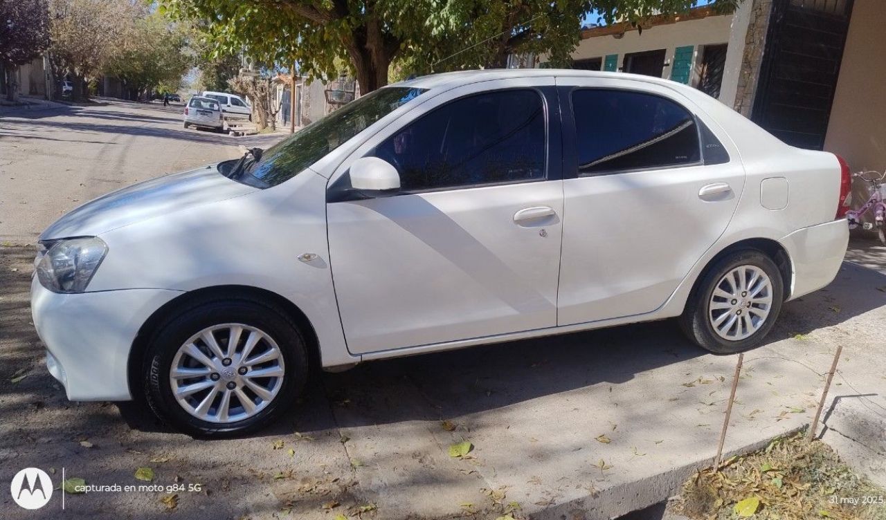 Toyota Etios Usado en Mendoza, deRuedas