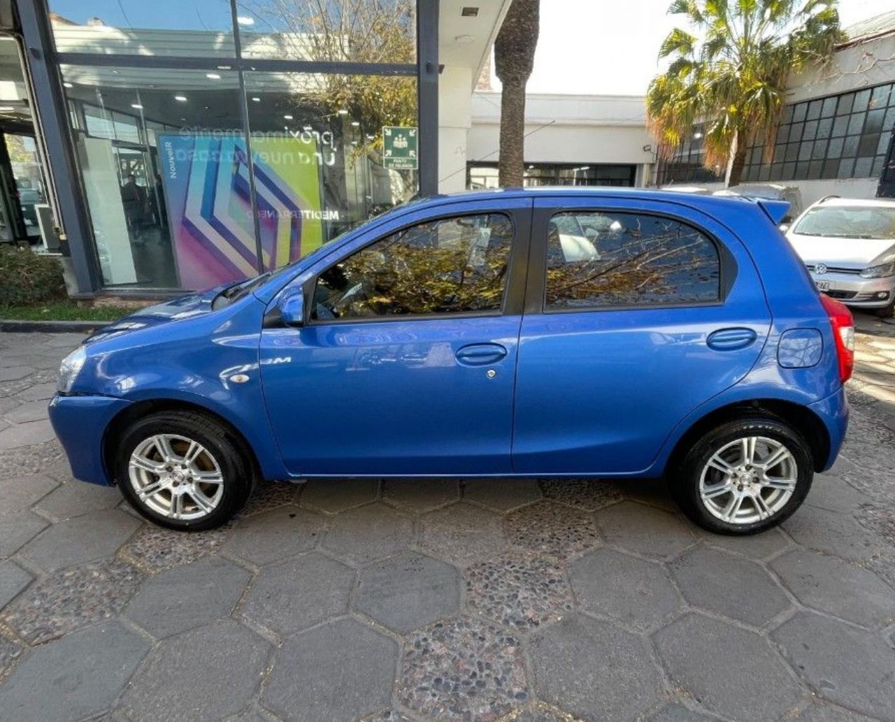 Toyota Etios Usado en Mendoza, deRuedas