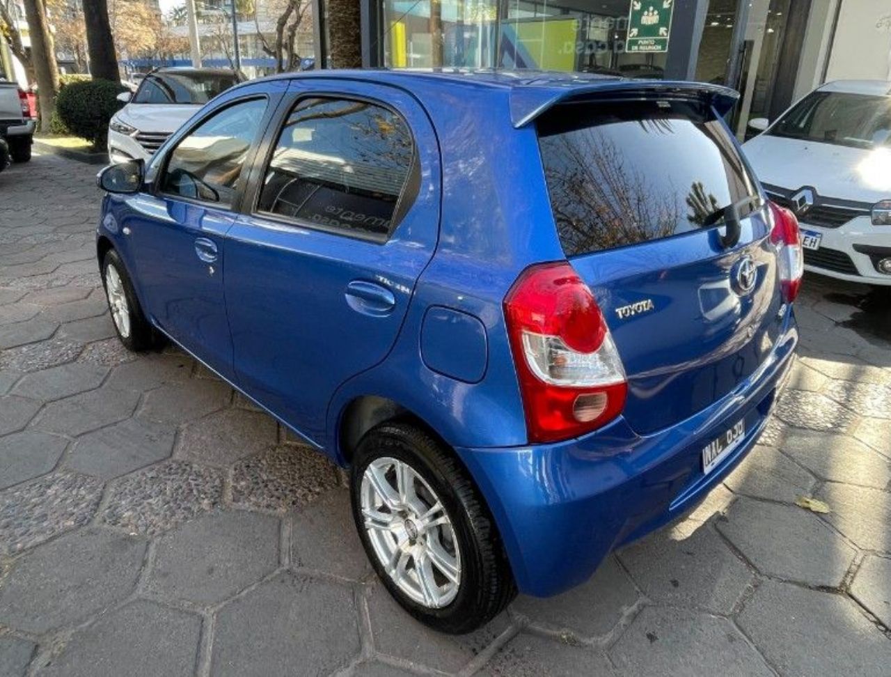 Toyota Etios Usado en Mendoza, deRuedas