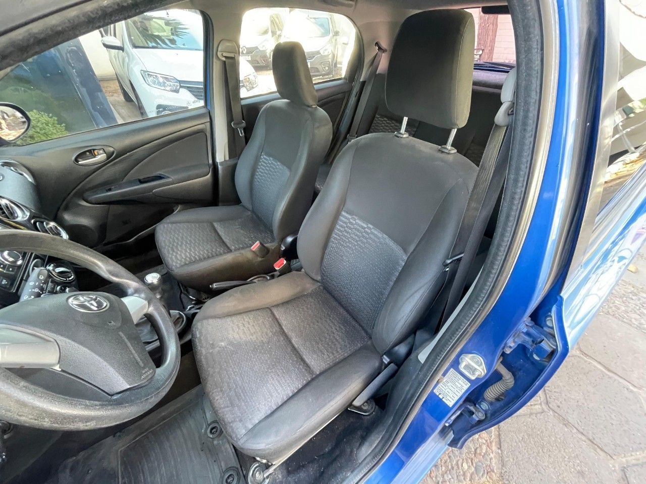 Toyota Etios Usado en Mendoza, deRuedas