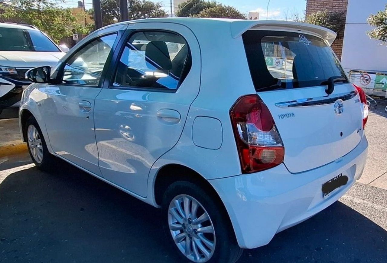 Toyota Etios Usado en Córdoba, deRuedas