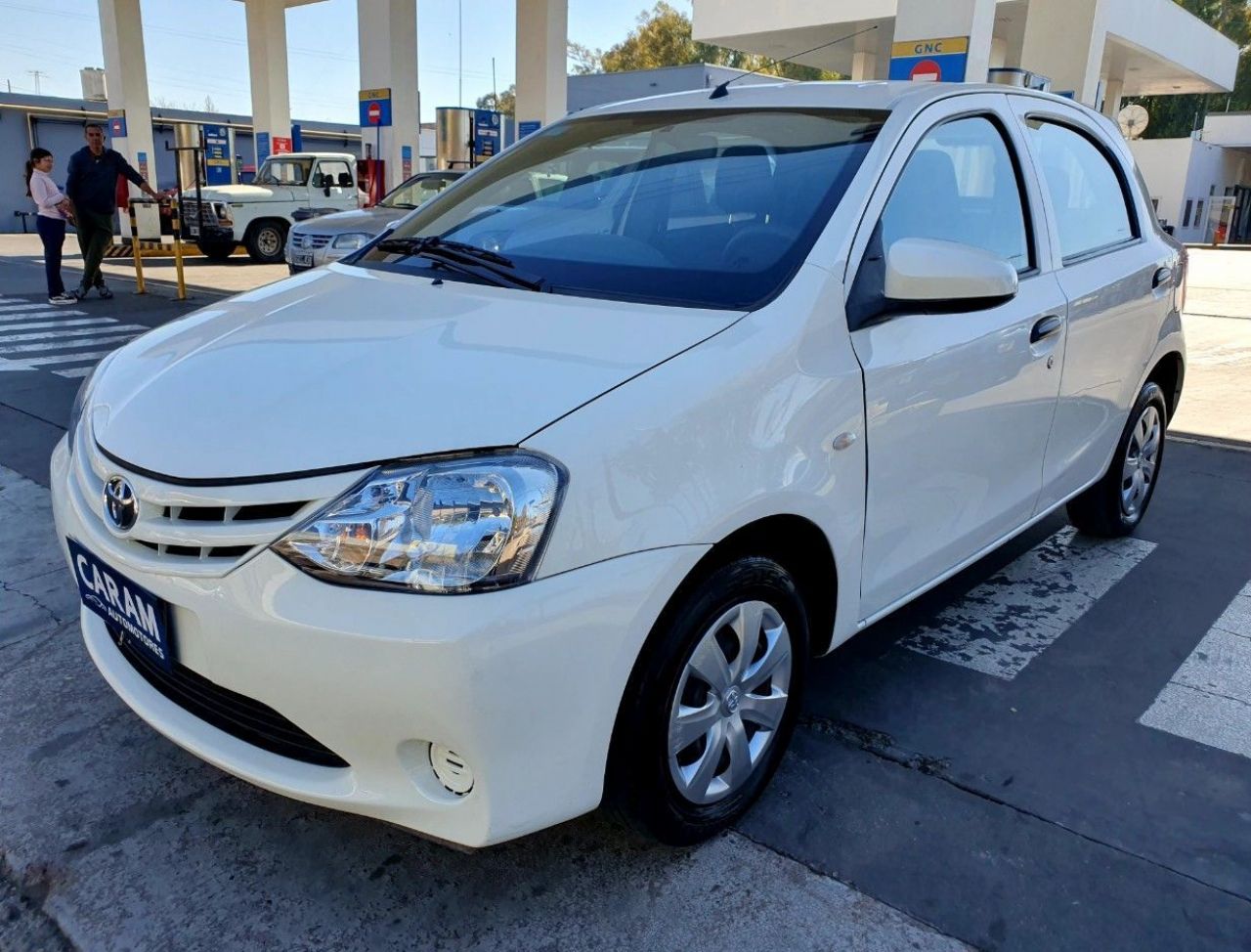 Toyota Etios Usado en Mendoza, deRuedas