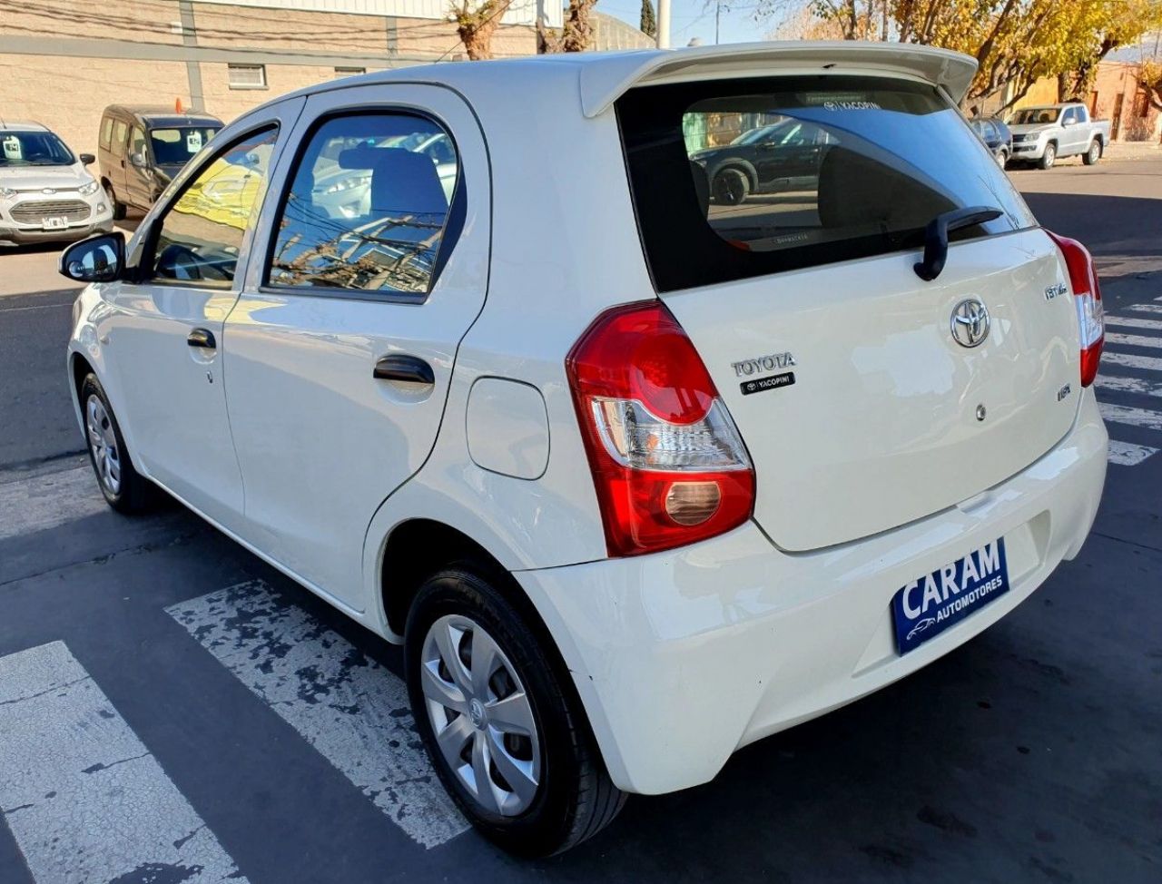 Toyota Etios Usado en Mendoza, deRuedas