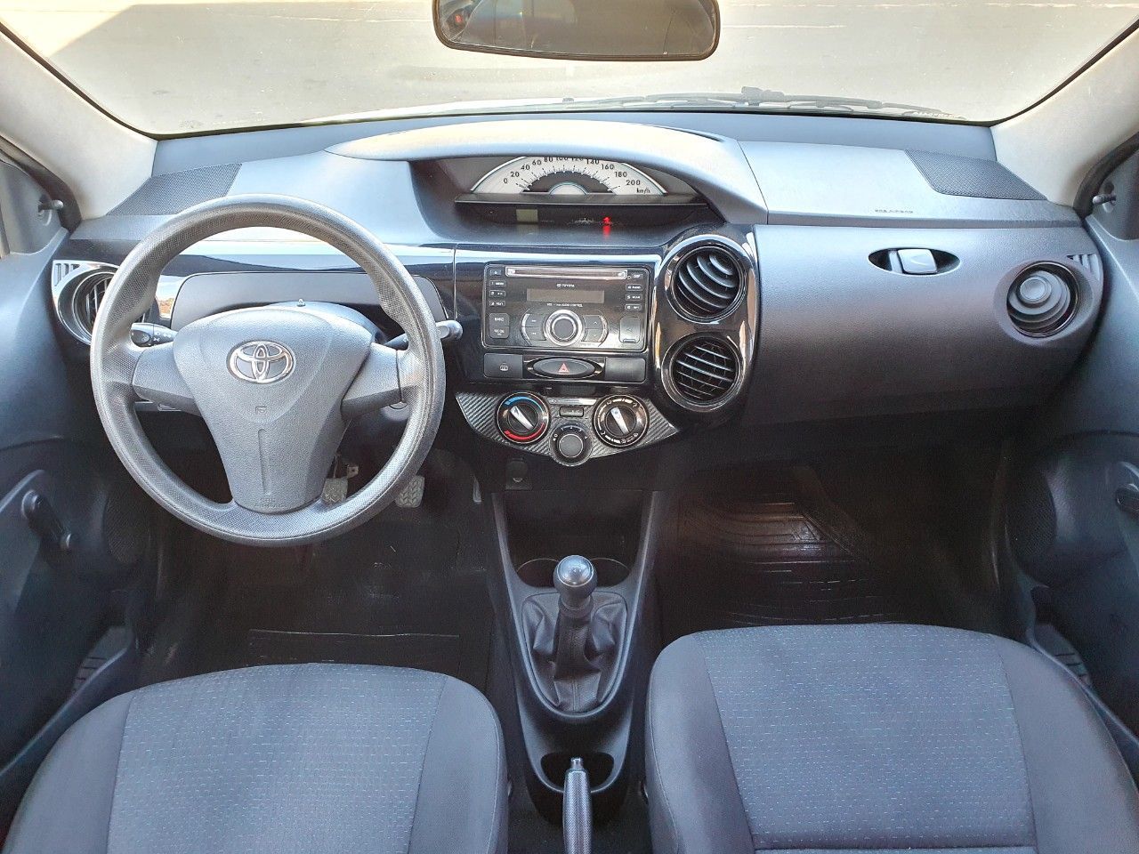 Toyota Etios Usado en Mendoza, deRuedas
