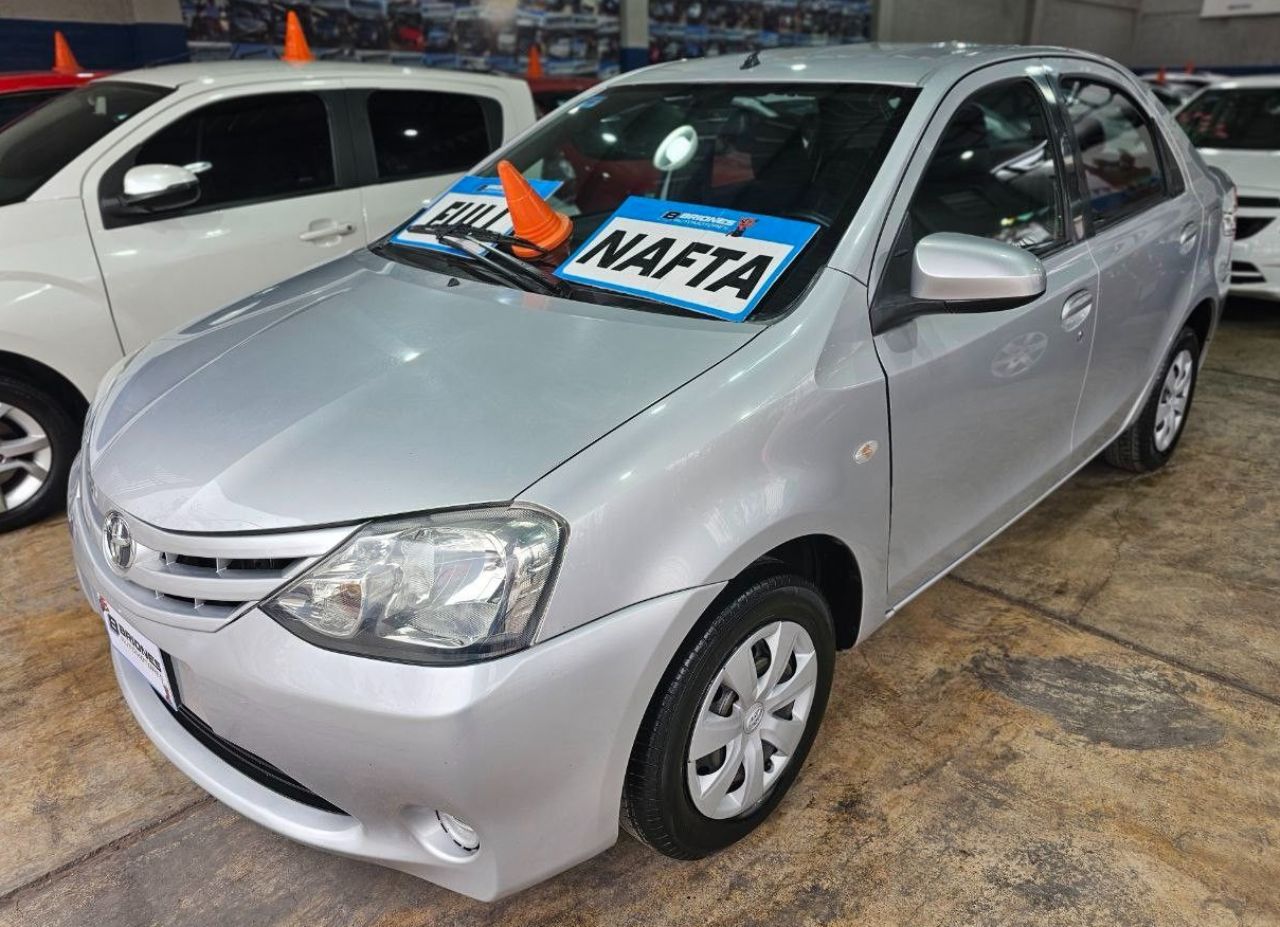 Toyota Etios Usado en Mendoza, deRuedas