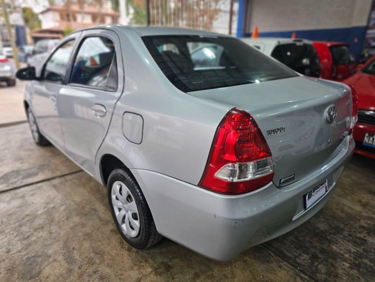 Toyota Etios Usado en Mendoza, deRuedas