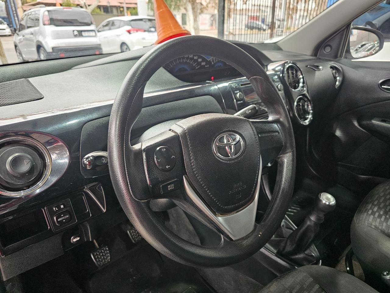 Toyota Etios Usado en Mendoza, deRuedas
