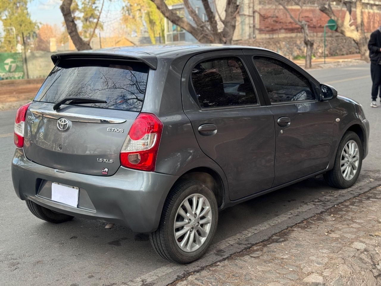 Toyota Etios Usado en Mendoza, deRuedas