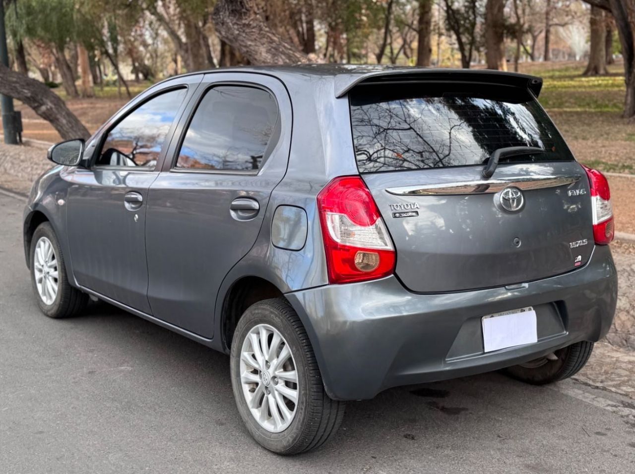 Toyota Etios Usado en Mendoza, deRuedas