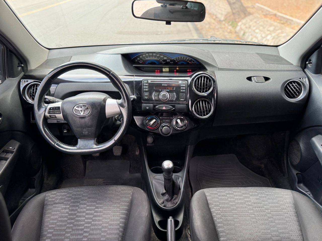 Toyota Etios Usado en Mendoza, deRuedas