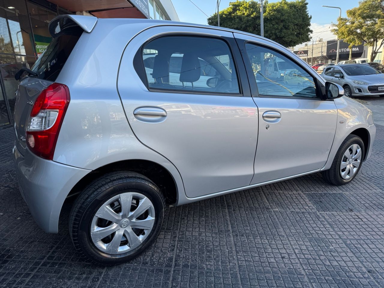 Toyota Etios Usado Financiado en Córdoba, deRuedas