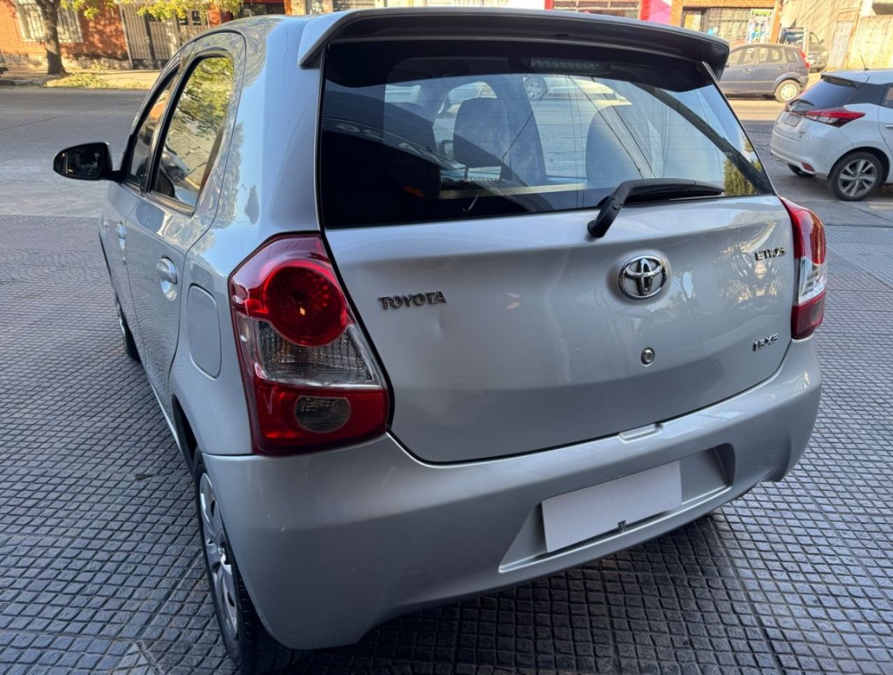 Toyota Etios Usado Financiado en Córdoba, deRuedas