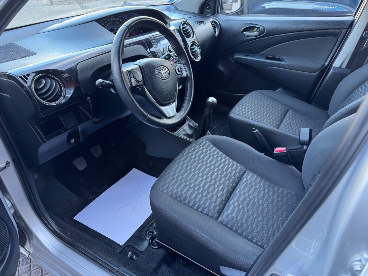 Toyota Etios Usado Financiado en Córdoba, deRuedas