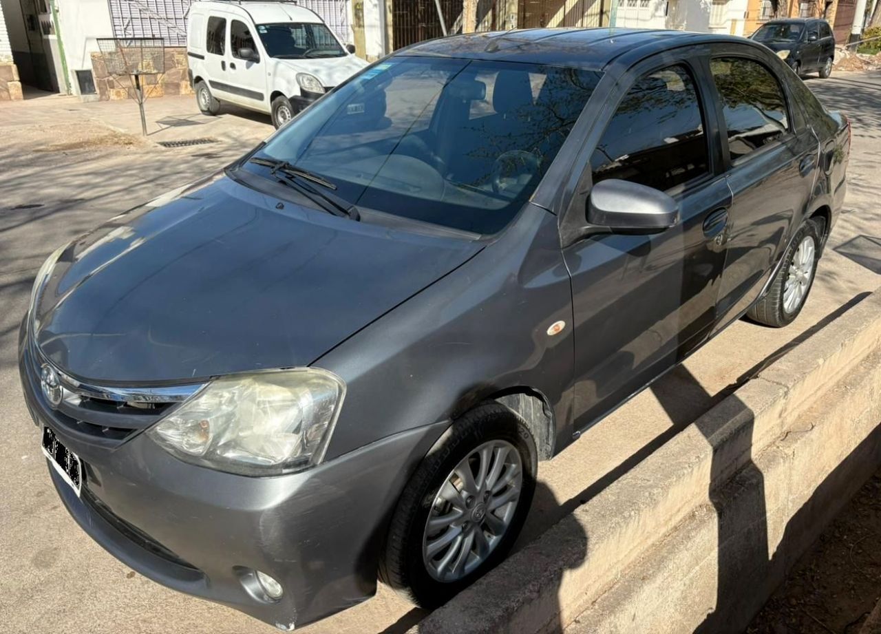 Toyota Etios Usado en Mendoza, deRuedas