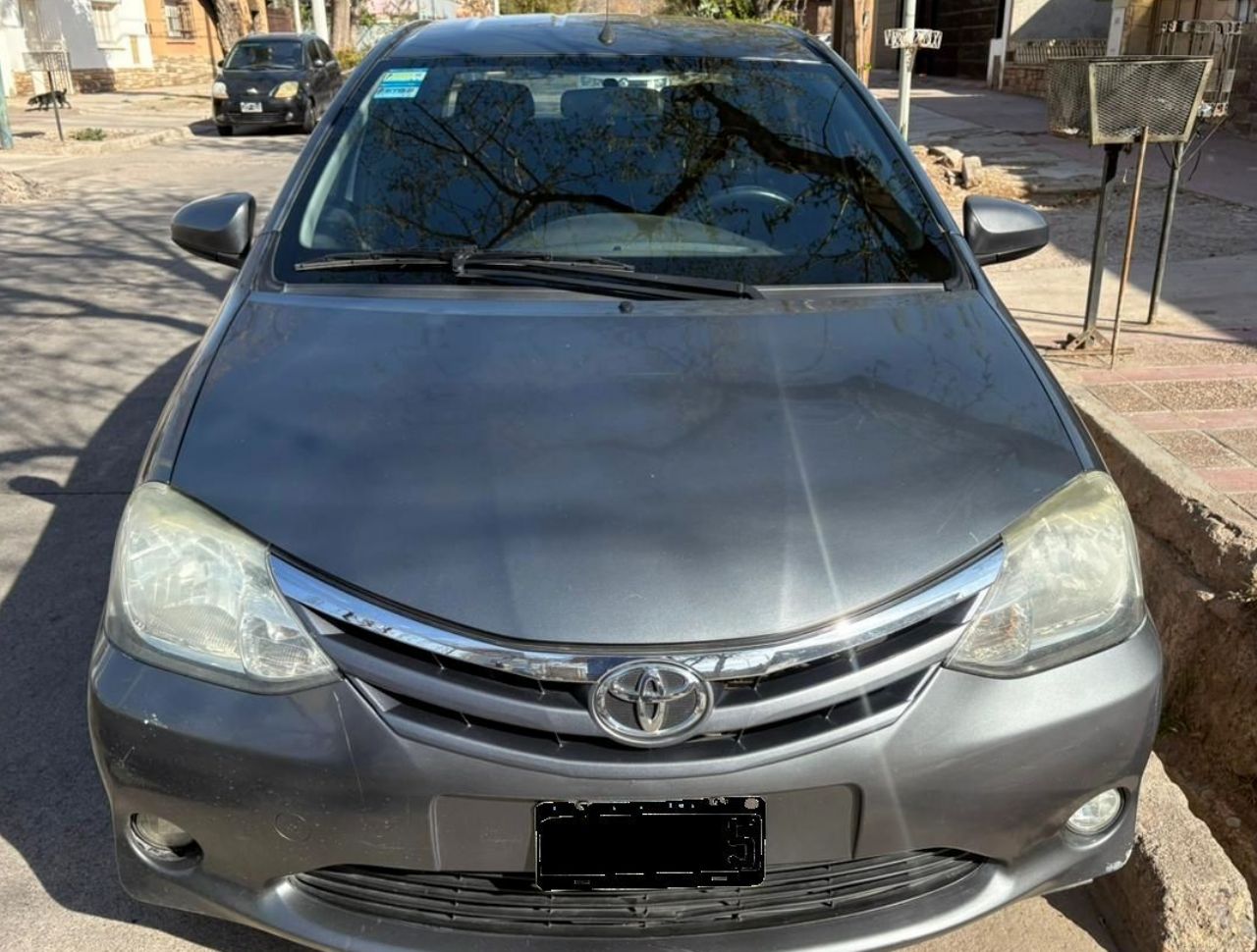 Toyota Etios Usado en Mendoza, deRuedas