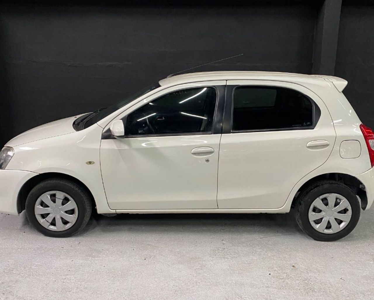 Toyota Etios Usado Financiado en Córdoba, deRuedas