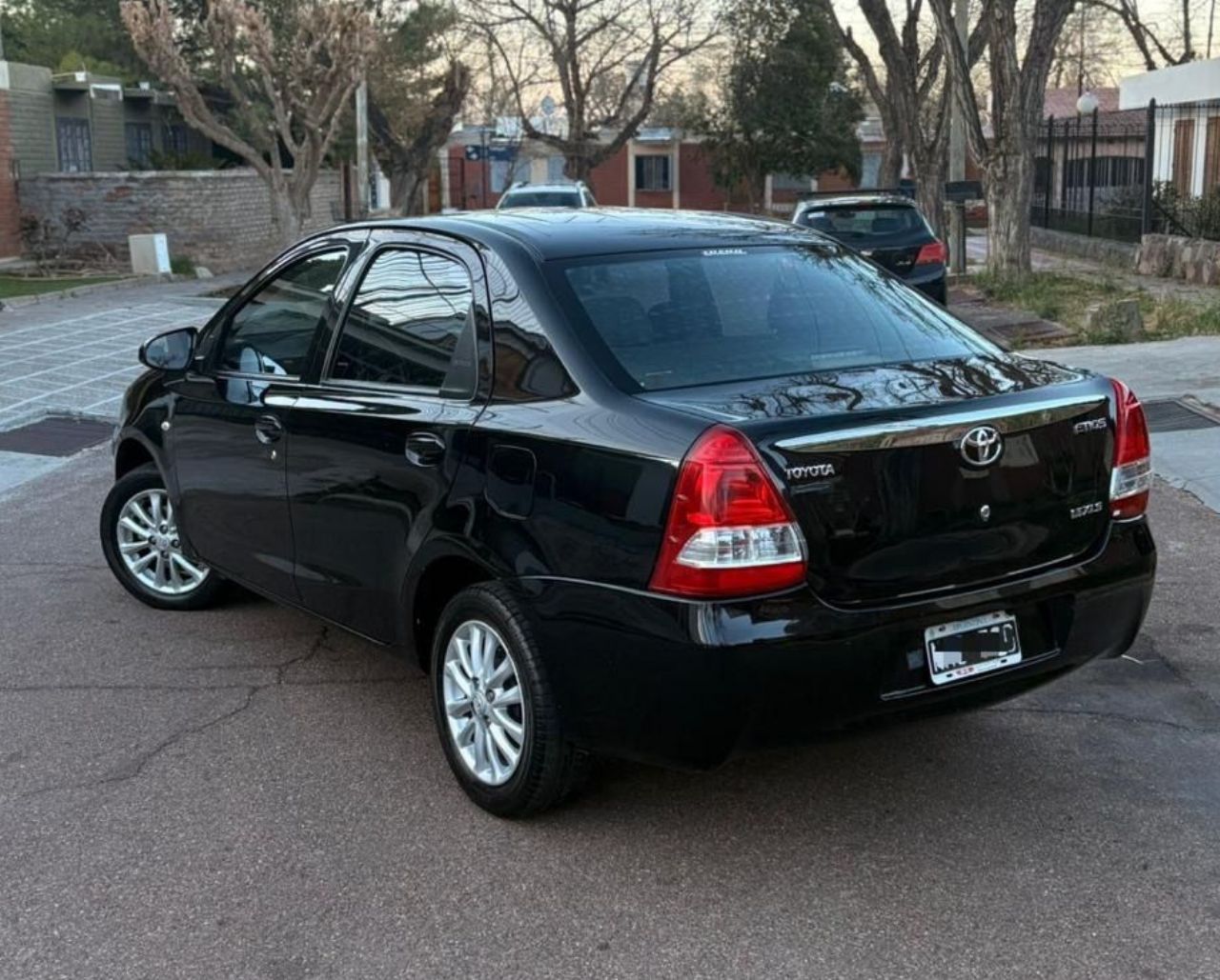 Toyota Etios Usado Financiado en Mendoza, deRuedas
