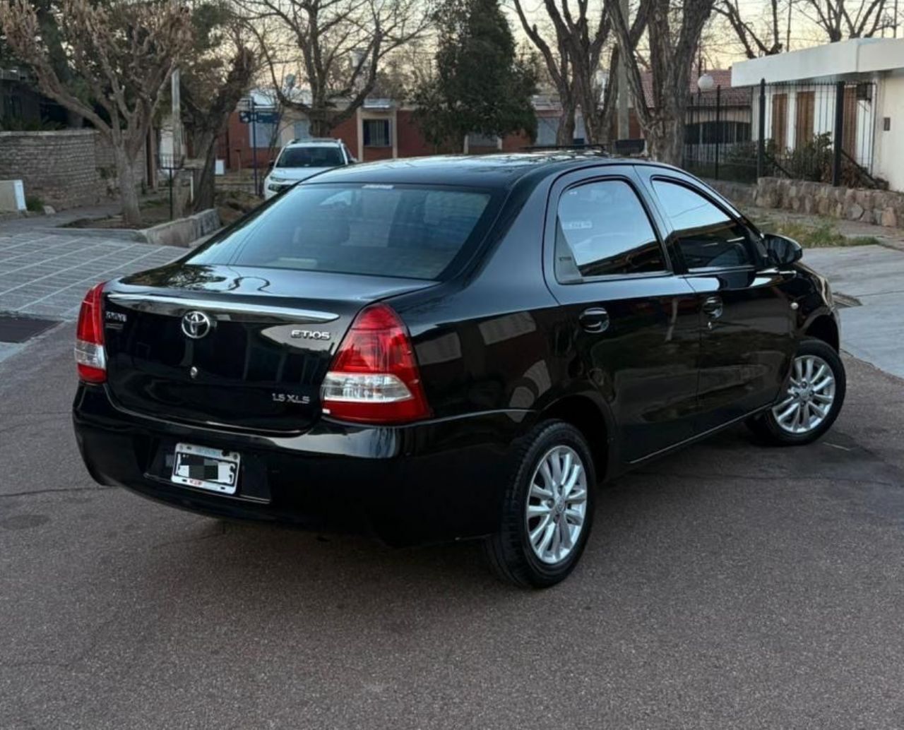 Toyota Etios Usado Financiado en Mendoza, deRuedas