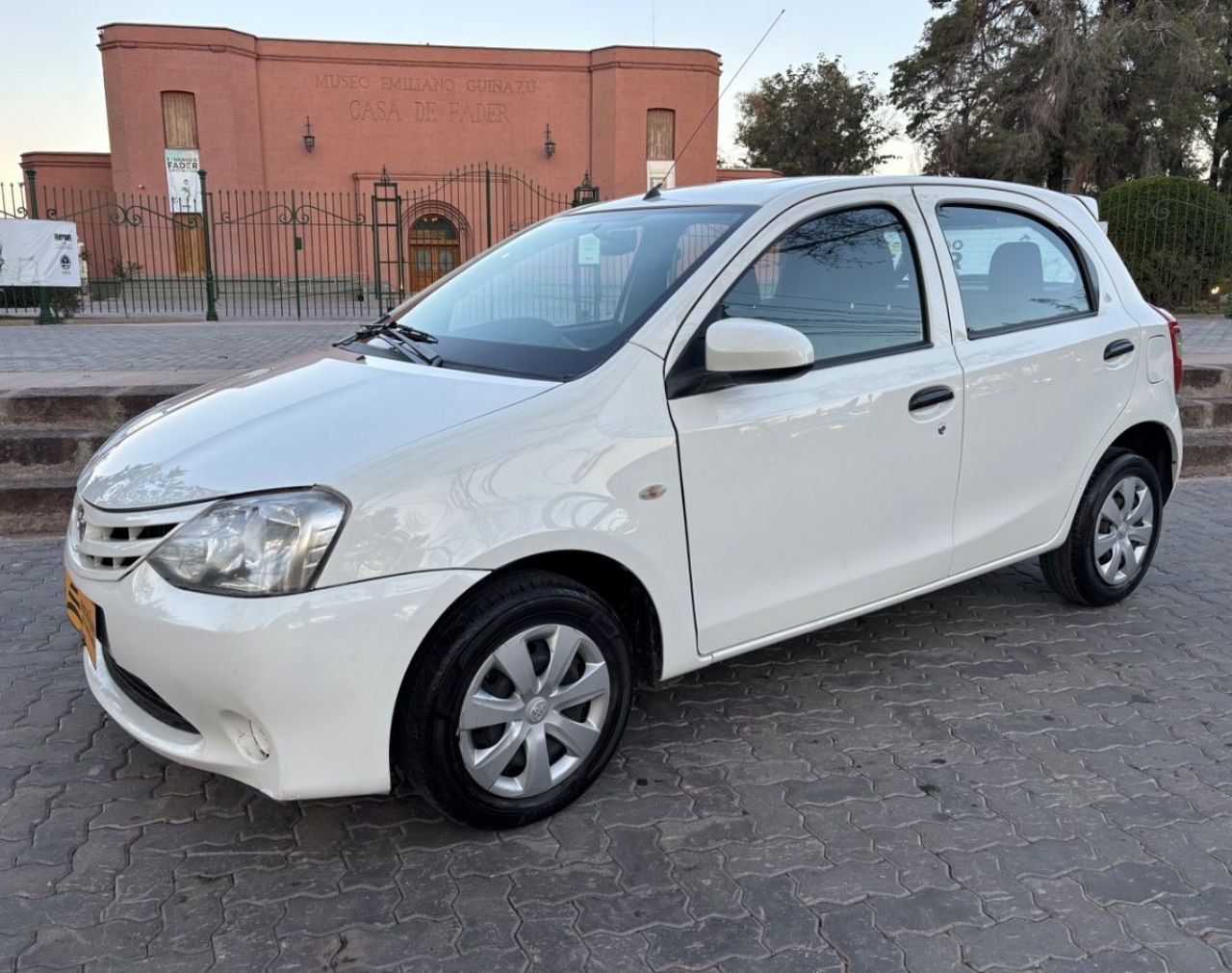 Toyota Etios Usado en Mendoza, deRuedas