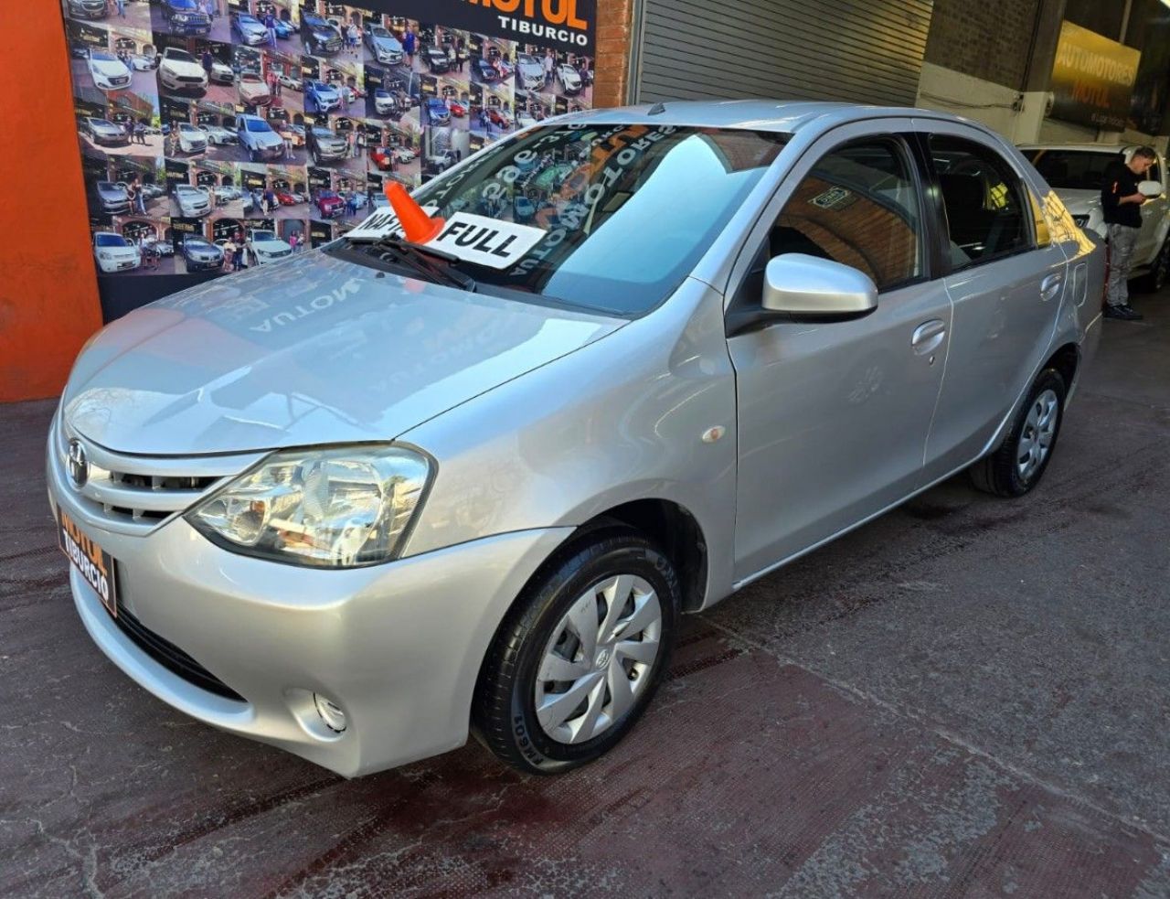 Toyota Etios Usado Financiado en Mendoza, deRuedas