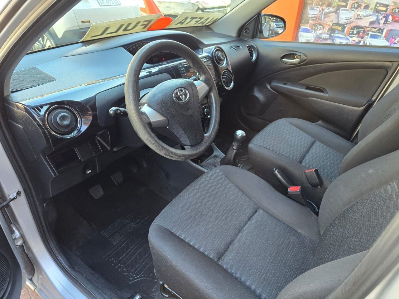 Toyota Etios Usado Financiado en Mendoza, deRuedas