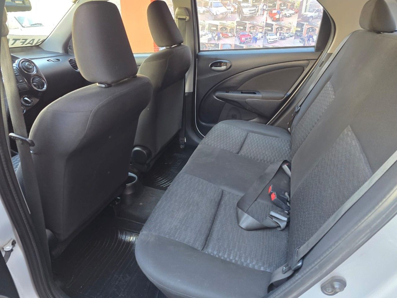 Toyota Etios Usado Financiado en Mendoza, deRuedas