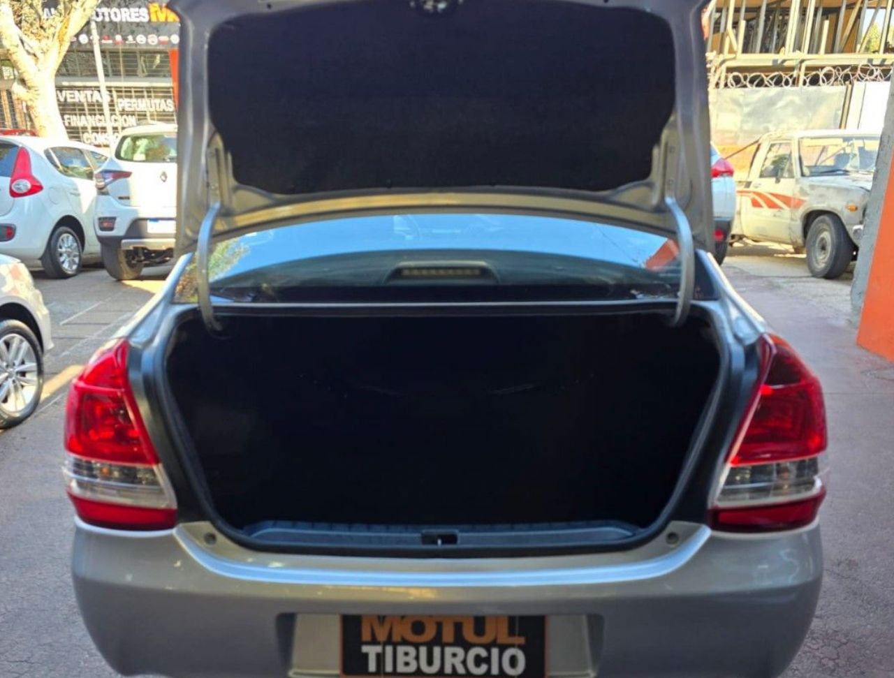 Toyota Etios Usado Financiado en Mendoza, deRuedas