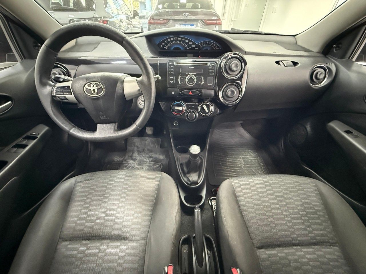 Toyota Etios Usado Financiado en Mendoza, deRuedas