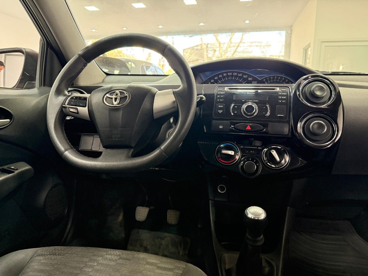 Toyota Etios Usado Financiado en Mendoza, deRuedas
