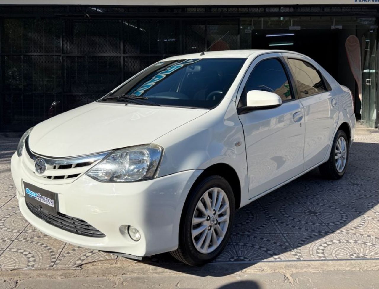 Toyota Etios Usado Financiado en Mendoza, deRuedas