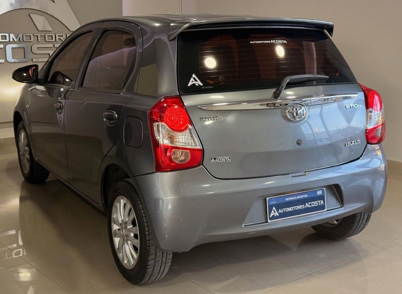 Toyota Etios Usado Financiado en San Juan, deRuedas