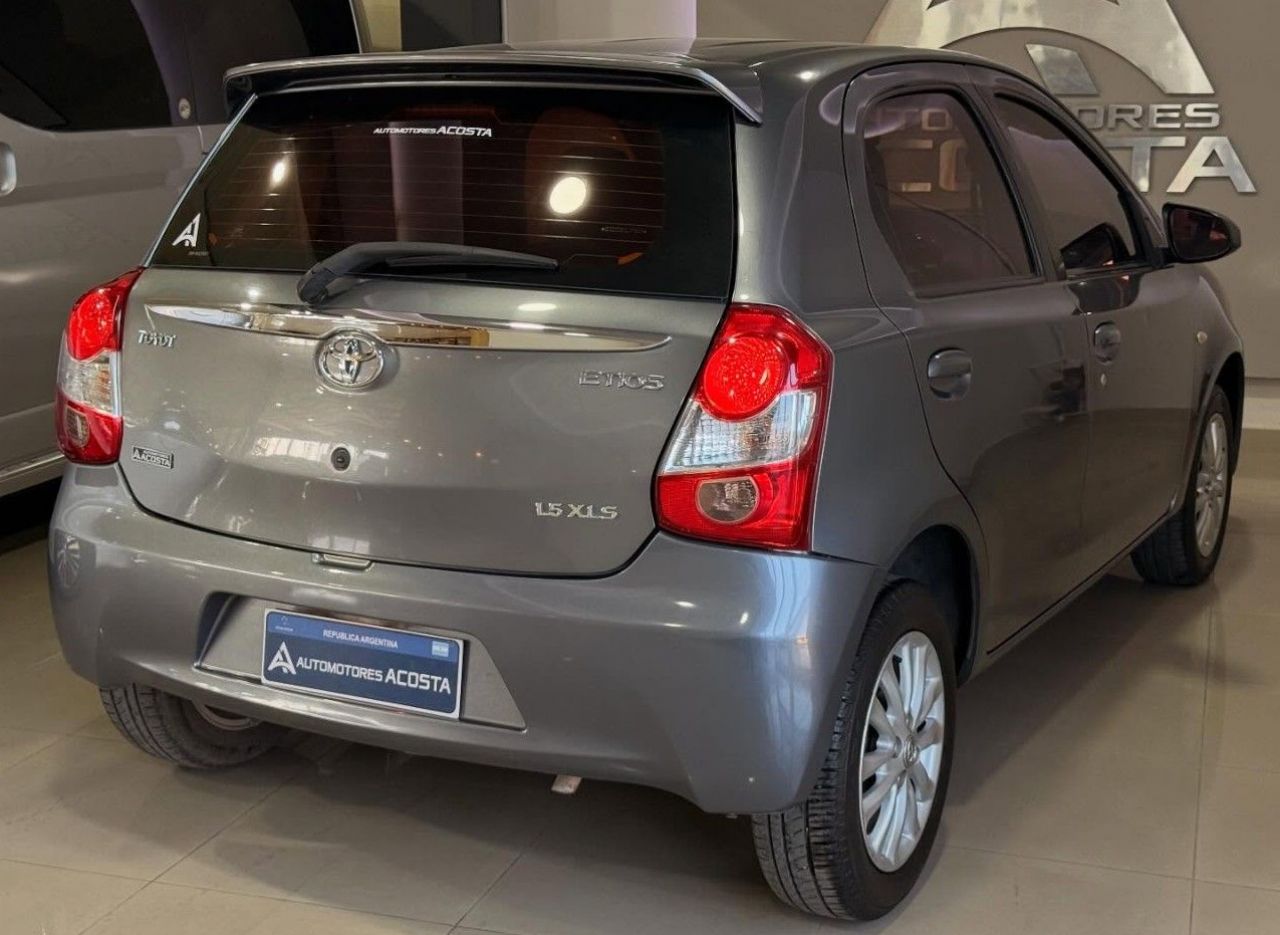 Toyota Etios Usado Financiado en San Juan, deRuedas